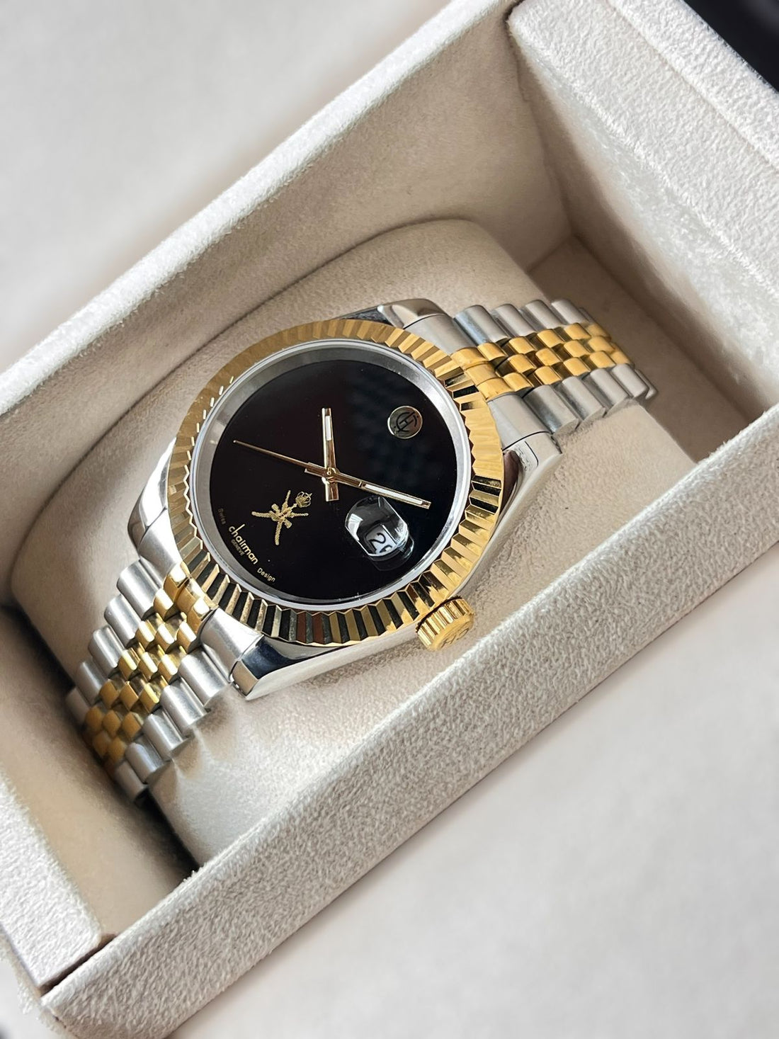 Chairman Geneve OMAN Emblem Dated Black Dial Silver Gold Chain Gents Watch